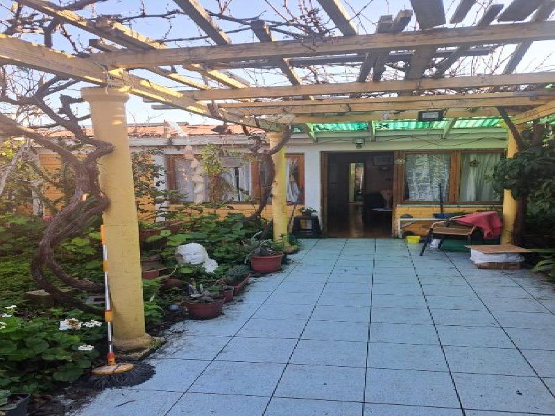 VENDE CASA EN LA REINA